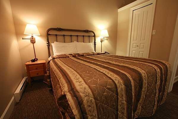 Vacation Internationale Royal Victoria Suites Hotel, Victoria | CuddlyNest
