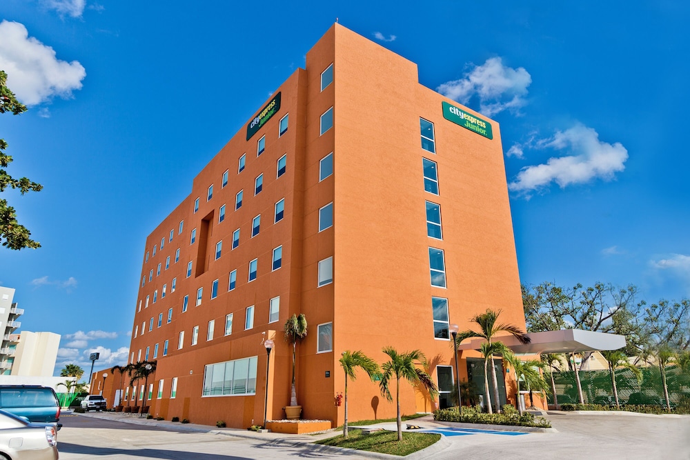 City Express Junior Ciudad del Carmen Hotel, Ciudad Del Carmen | CuddlyNest