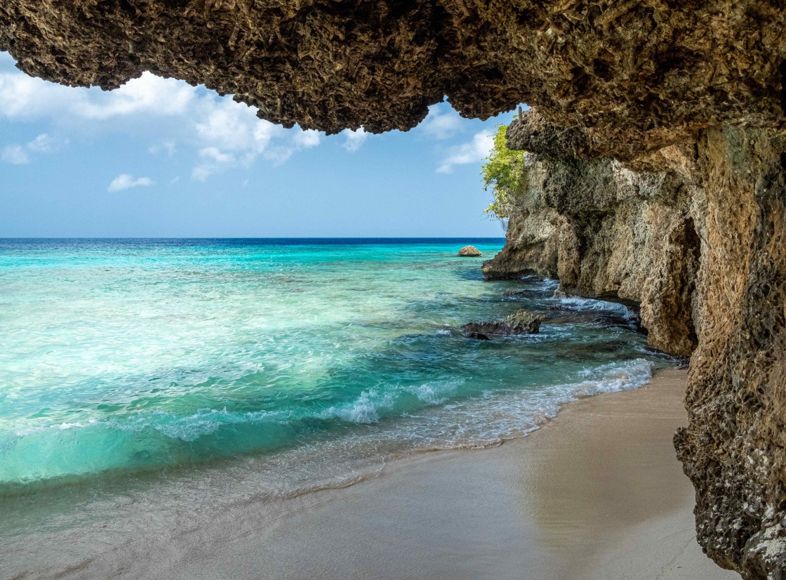 Find the best accommodations & places to stay in Curacao - CuddlyNest.