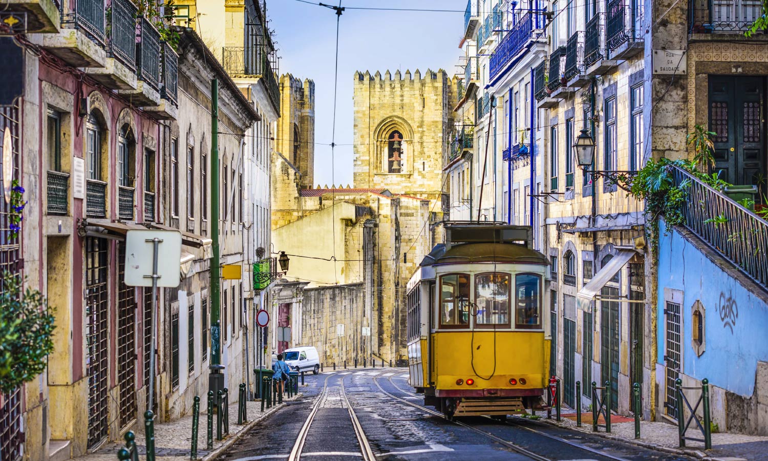 Find the best accommodations & places to stay in Lisboa - CuddlyNest.