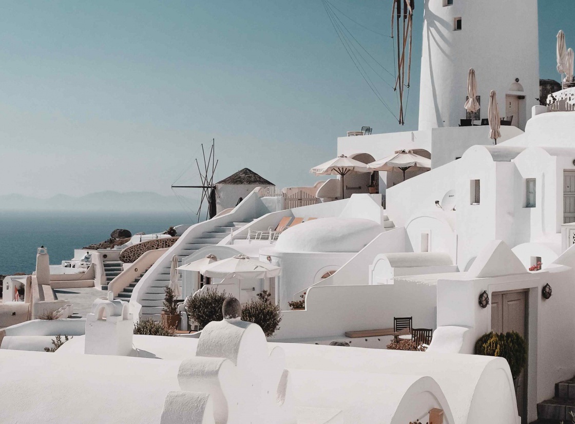 Best places to stay in Santorini - Get up to 23% off | CuddlyNest